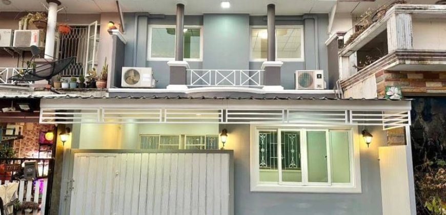 ทาวน์เฮ้าส์รีโนเวท หมู่บ้านบัวทอง4 ซอย5/1 นนทบุรี
