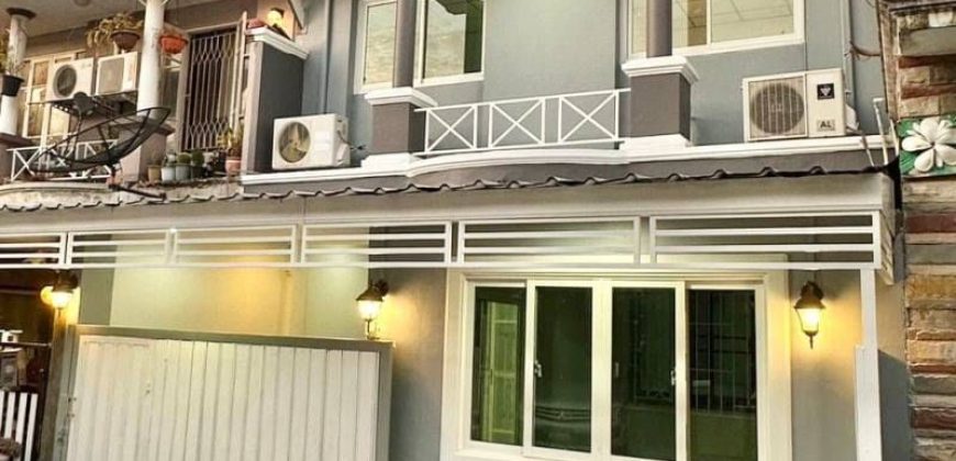 ทาวน์เฮ้าส์รีโนเวท หมู่บ้านบัวทอง4 ซอย5/1 นนทบุรี