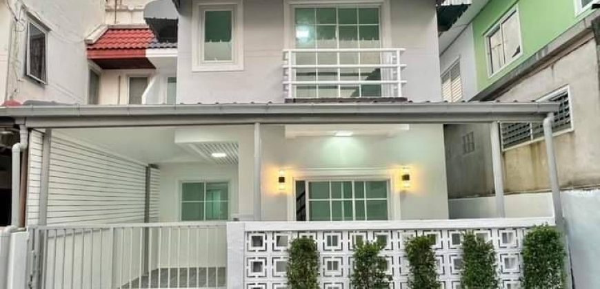 ทาวน์เฮ้าส์ รีโนเวท หลังมุม มบ.ภัทรวรรณ นนทบุรี