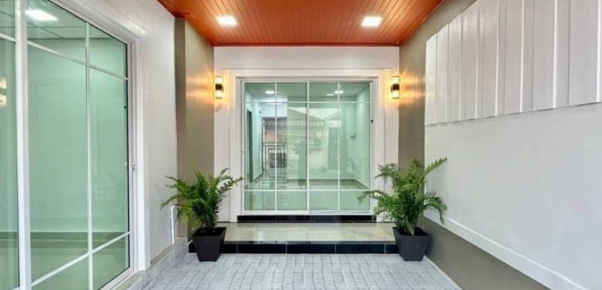 ทาวน์เฮ้าส์รีโนเวท หมู่บ้านพฤกษา3 ซอย105 นนทบุรี