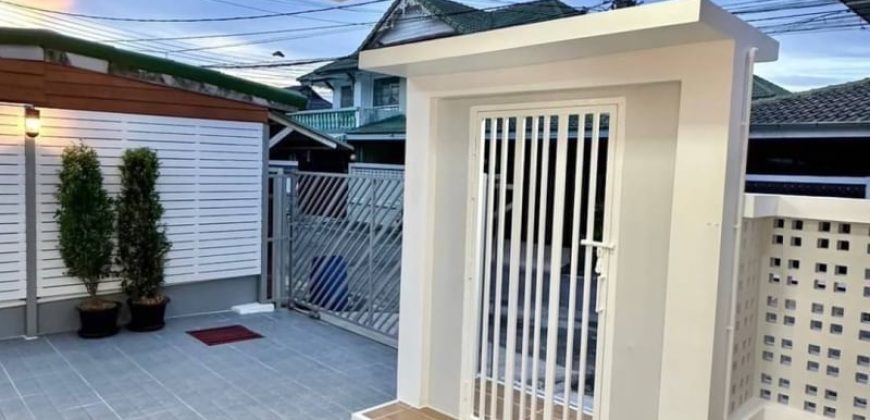 บ้านแฝดรีโนเวท พฤกษา14a ซอย 3 บางบัวทอง นนทบุรี