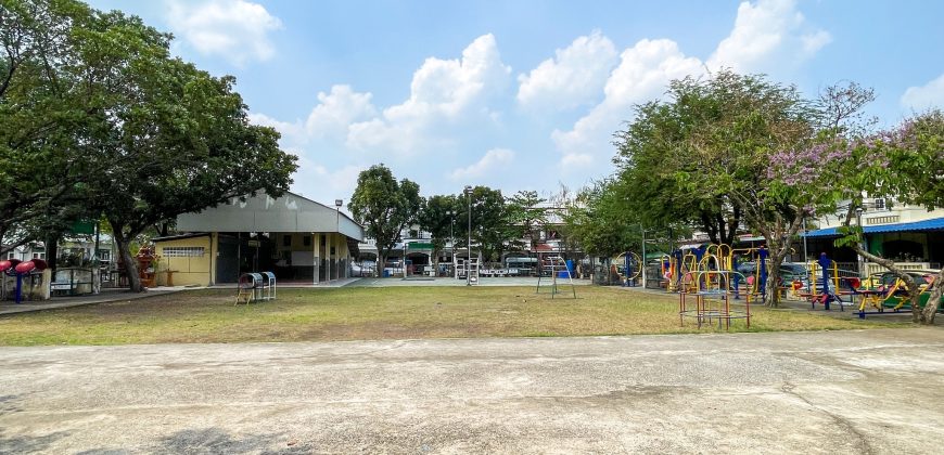 ทาวน์เฮ้าส์ หมู่บ้านดวงแก้ว ติดถนนติวานนท์  รีโนเวทใหม่ พร้อมอยู่ ฟังก์ชั่นครบ