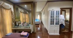 บ้านเดี่ยว หมู่บ้านแกรนด์ รอยัล นิศาชล สาทร ต่อเติมครัวด้านหลัง เฟอร์บางส่วน