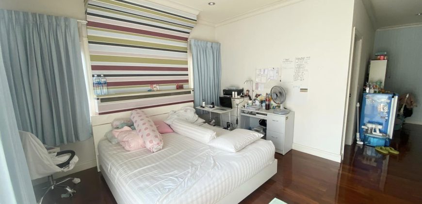 บ้านเดี่ยว หมู่บ้านแกรนด์ รอยัล นิศาชล สาทร ต่อเติมครัวด้านหลัง เฟอร์บางส่วน