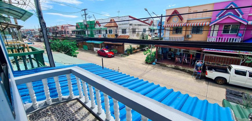ทาวน์เฮ้าส์ บ้านเจริญลาภ 5 คลอง 8 ปทุมธานี ติดถนนรังสิต-นครนายก ร่มรื่น น่าอยู่
