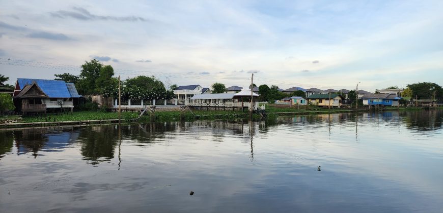 บ้านเดี่ยว ริมคลองบางกอกน้อย (บ้านไม้ปลูกเอง) ติดริมน้ำเจ้าพระยา ทำเลดี