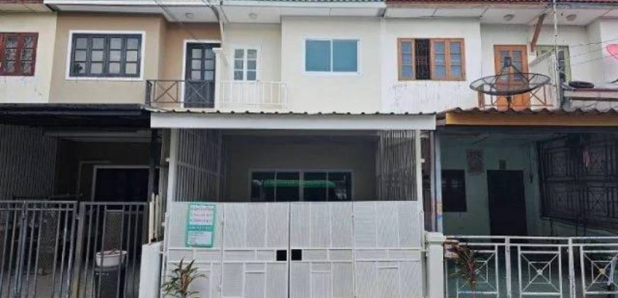 ทาวน์เฮ้าส์ หมู่บ้านบัวทอง4 รีโนเวท ขายถูก ต่อเติมครัวพร้อมหลังคาที่จอดรถ