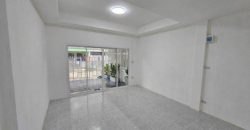 ทาวน์เฮ้าส์ หมู่บ้านบัวทอง4 รีโนเวท ขายถูก ต่อเติมครัวพร้อมหลังคาที่จอดรถ