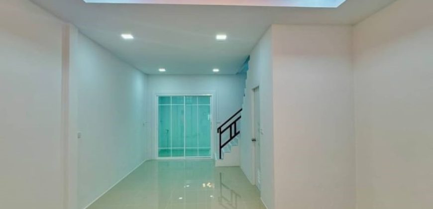 ทาวน์เฮ้าส์ 2 ชั้น หมู่บ้าน พิมลราช2 ซอย13 รีโนเวทใหม่ทั้งหลัง พร้อมเข้าอยู่