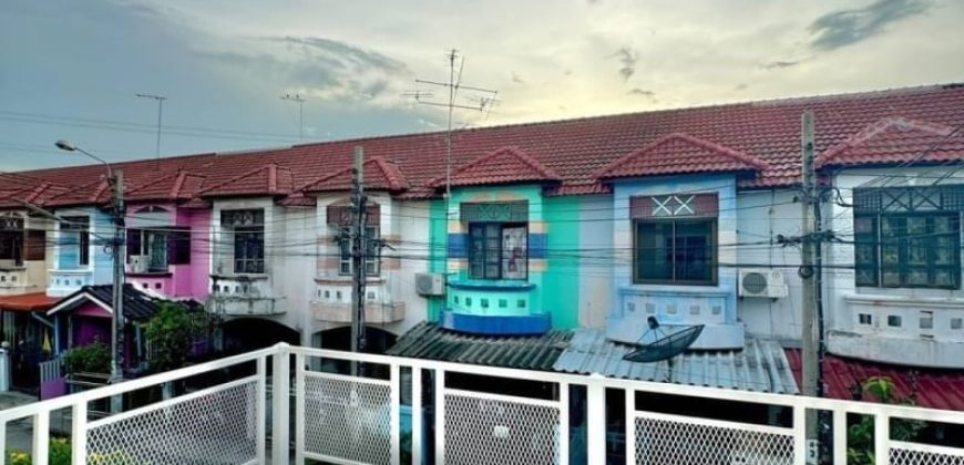 ทาวน์เฮ้าส์ หมู่บ้านปิยวรารมย์ เฟส3 ซอย19 มีเทอเรสด้านหน้ารับลม ราคาประหยัด