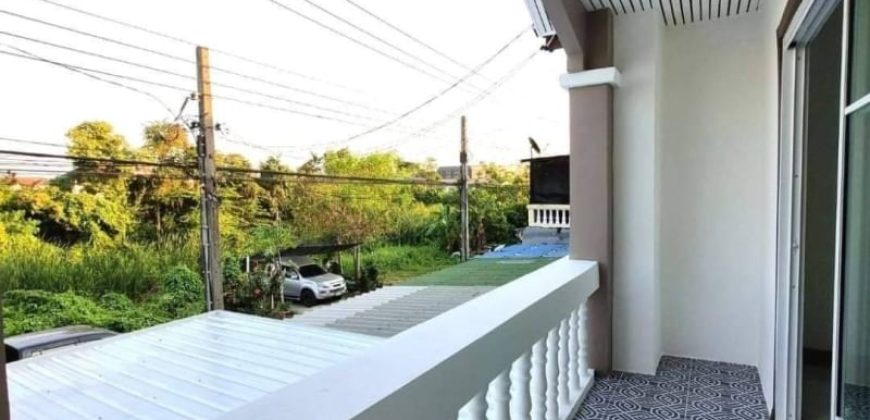 ทาวน์เฮ้าส์ หมู่บ้านธารทอง2 ถนนเมน ทำเลดีที่สุด-วิวทุ่งนาหลังบ้านบรรยากาศโล่งสบาย