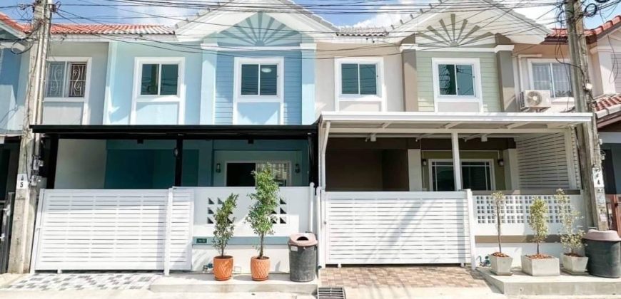 ทาวน์เฮ้าส์ พฤกษา43 หน้าบ้านกว้าง ถนนเมน มี 4 ห้องนอน ใกล้แหล่งชุมชน