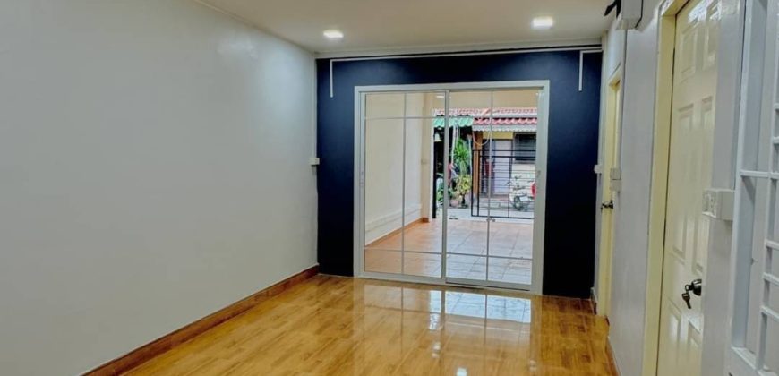 ทาวน์เฮาส์ พฤกษา3 ซอย 68 ทำเลติดตลาด สะดวกต่อการเดินทาง ตกแต่งใหม่