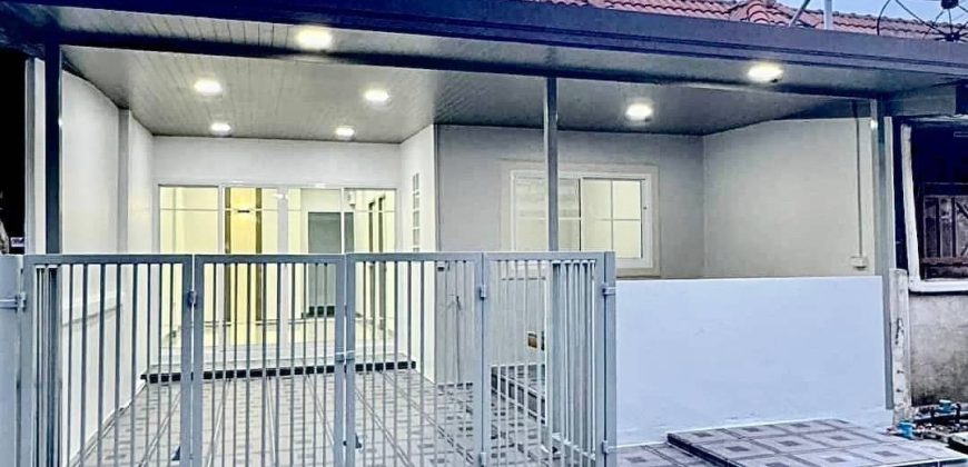 ทาวน์เฮ้าส์ บัวทอง4 ซอย4/5 ห้องโถงกว้าง มีบริเวณนั่งเล่น ราคาประหยัด