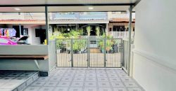 ทาวน์เฮ้าส์ บัวทอง4 ซอย4/5 ห้องโถงกว้าง มีบริเวณนั่งเล่น ราคาประหยัด