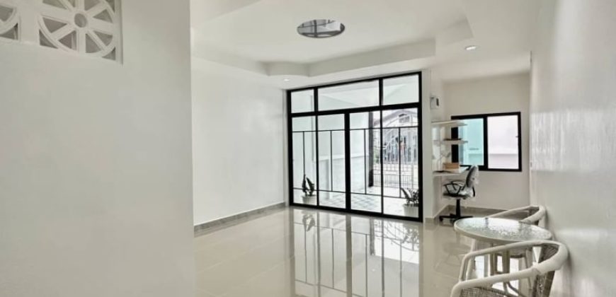 ทาวน์เฮ้าส์รีโนเวท หมู่บ้านพิมลราช4 นนทบุรี