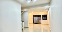 ทาวน์เฮ้าส์ 2 ชั้น หมู่บ้านพฤกษา45 หน้าบ้านทิศใต้ เข้าออกได้หลายเส้นทาง