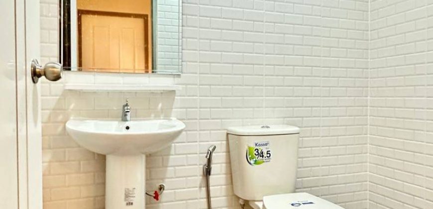 ทาวน์เฮ้าส์ 2 ชั้น หมู่บ้านพฤกษา45 หน้าบ้านทิศใต้ เข้าออกได้หลายเส้นทาง