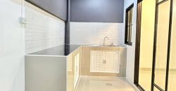 ทาวน์เฮ้าส์ 2 ชั้น หมู่บ้านพฤกษา45 หน้าบ้านทิศใต้ เข้าออกได้หลายเส้นทาง