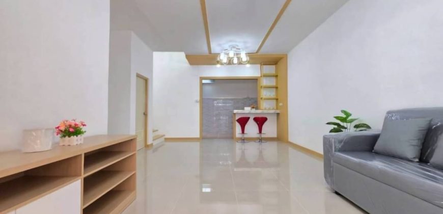 ทาวน์เฮ้าส์ 2 ชั้น หมู่บ้านพฤกษา3 มีระเบียงหน้าบ้าน ตกแต่งใหม่ทั้งหลัง แถมเฟอร์ฯ