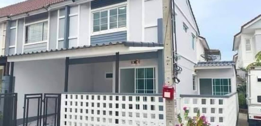 ทาวน์เฮ้าส์ 2 ชั้น หมู่บ้านพฤกษา45 ซอย22 หลังมุม โครงการน่าอยู่ เดินทางสะดวกสบาย