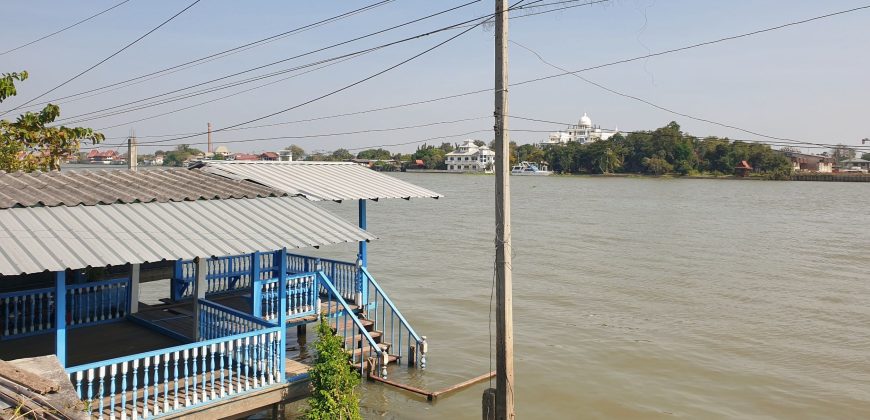 ที่ดินริมแม่น้ำเจ้าพระยา สามโคก ปทุมธานี  ถมดิน ทำเขื่อน ทำรั้วปูนแล้ว