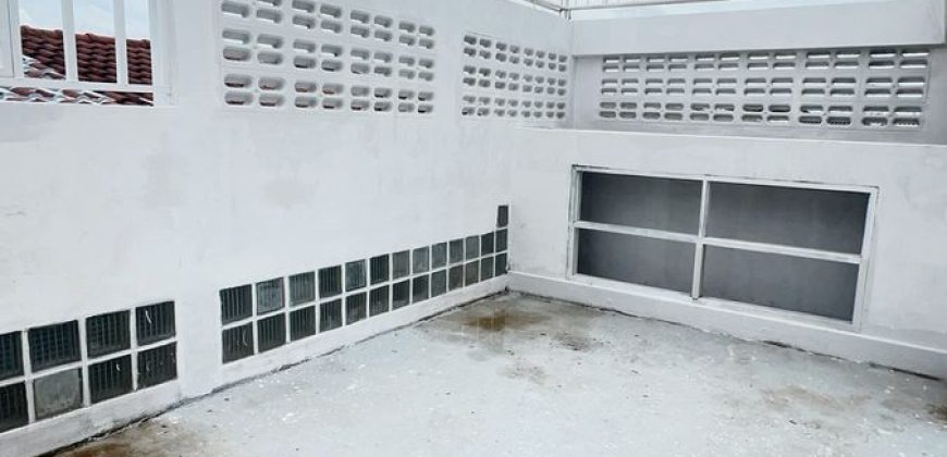 บ้านแฝดห้องริม 36 ตรว. พื้นที่ใช้สอยจัดเต็มเหมือนบ้านเดี่ยว หมู่บ้านศิริวรรณ1 นนทบุรี เพียง 3.49ล้าน
