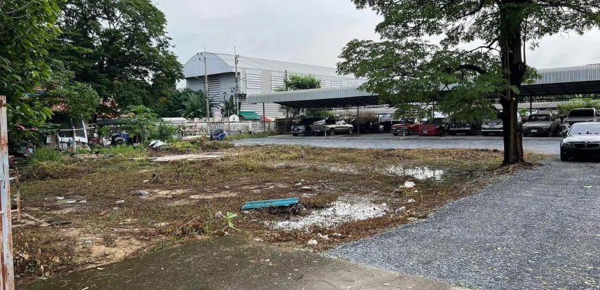 ที่ดินพร้อมสิ่งปลูกสร้าง ติดวงเวียนราชพฤกษ์ อยู่ตรงข้ามสถานีอนามัยบางขุนกอง ทำเลดีมาก