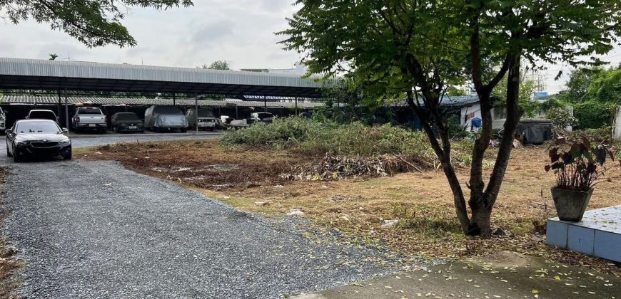 ที่ดินพร้อมสิ่งปลูกสร้าง ติดวงเวียนราชพฤกษ์ อยู่ตรงข้ามสถานีอนามัยบางขุนกอง ทำเลดีมาก