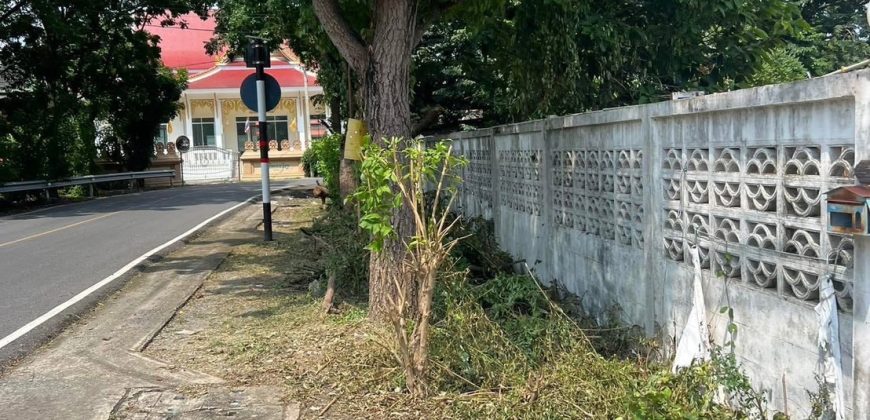 ที่ดินพร้อมสิ่งปลูกสร้าง ติดวงเวียนราชพฤกษ์ อยู่ตรงข้ามสถานีอนามัยบางขุนกอง ทำเลดีมาก