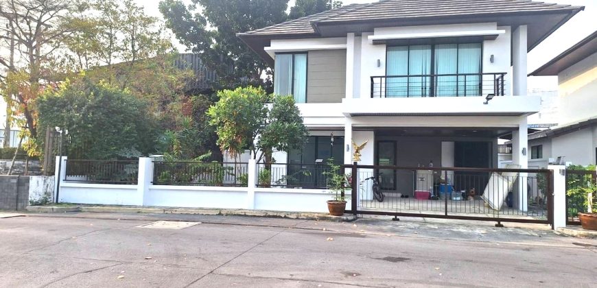บ้านเดี่ยว หมู่บ้านเลควิว พาร์ค บางนา บ้านต้นโครงการติดประตูทางออกและสวนสาธารณะ เพียง 7.5 ล้าน