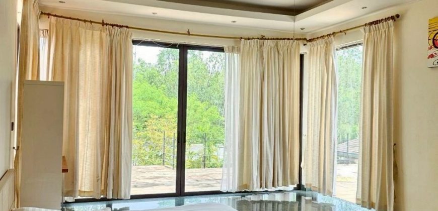บ้านพักตากอากาศหรู Phoenix Lakeside Pool Villa ติดสนามกอล์ฟห้วยใหญ่ ชลบุรี