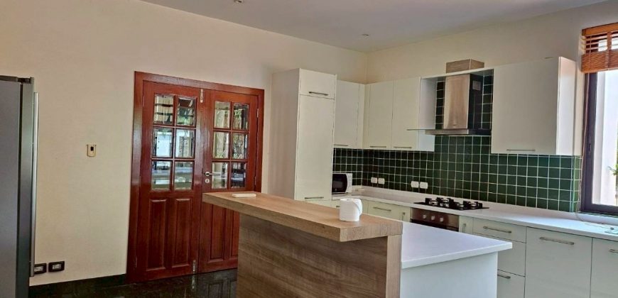 บ้านพักตากอากาศหรู Phoenix Lakeside Pool Villa ติดสนามกอล์ฟห้วยใหญ่ ชลบุรี