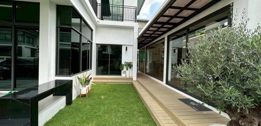 บ้านเดี่ยว เศรษฐสิริ ศรีนครินทร์-พระราม 9 แปลงมุมติดสวน 77 ตร.วา พร้อมอยู่ 16.9 ล้าน
