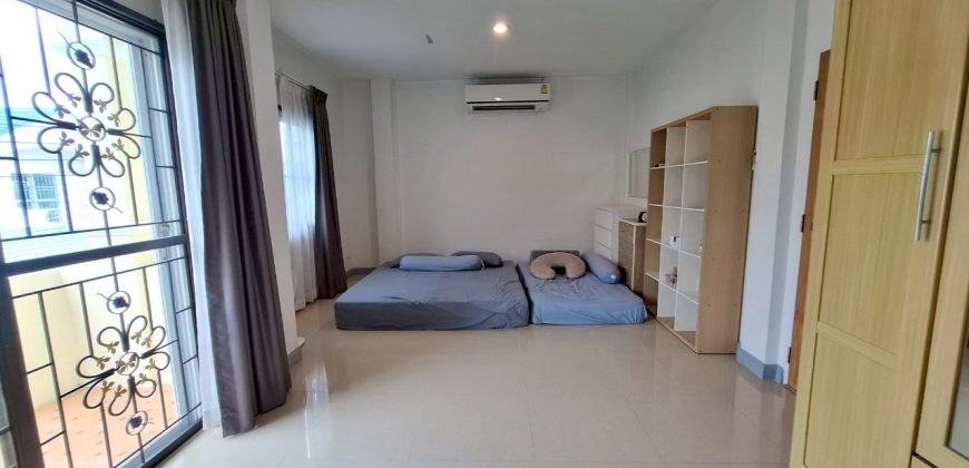บ้านแฝด หมู่บ้านหมู่บ้านหงส์ประยูร3 บางบัวทอง แถมเฟอร์ฯ ทำเลดี พร้อมอยู่