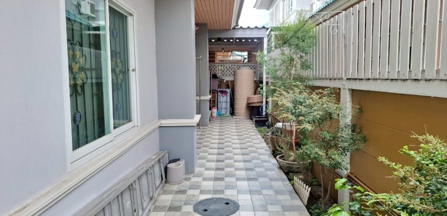 บ้านแฝด หมู่บ้านหมู่บ้านหงส์ประยูร3 บางบัวทอง แถมเฟอร์ฯ ทำเลดี พร้อมอยู่