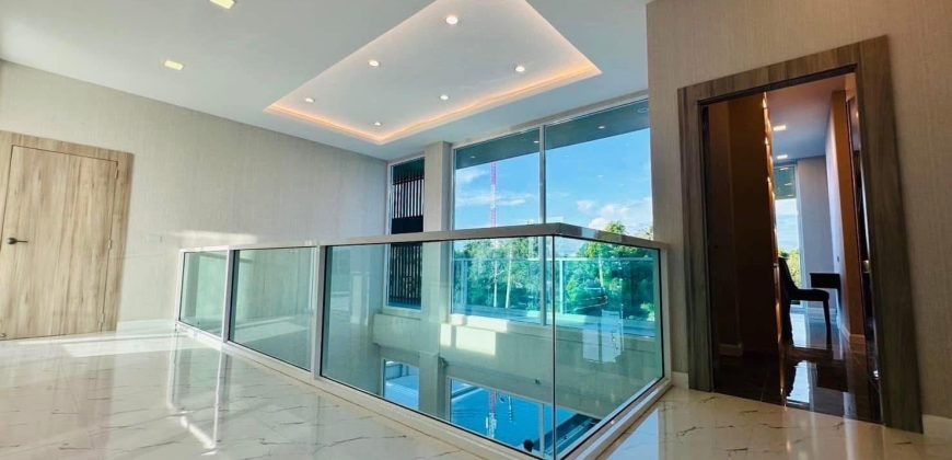 บ้านเดี่ยว Pool Villa พัทยา สุดหรู สไตล์โมเดิร์น บ้านใหม่ 1 ปี  ใกล้แหล่งท่องเที่ยว