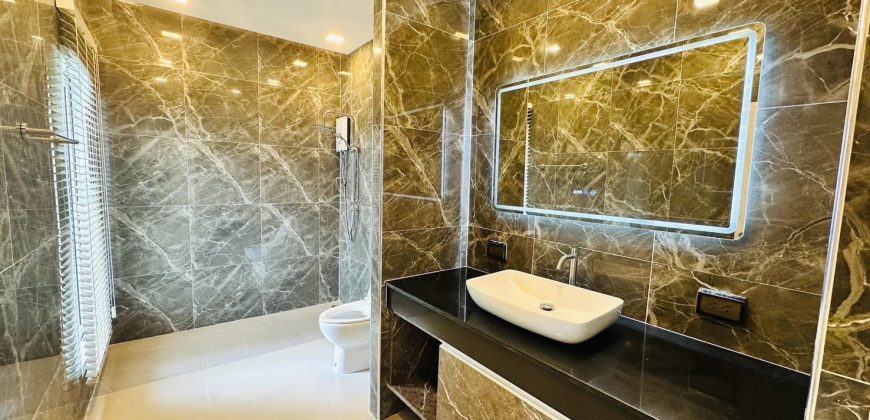 บ้านเดี่ยว Pool Villa พัทยา สุดหรู สไตล์โมเดิร์น บ้านใหม่ 1 ปี  ใกล้แหล่งท่องเที่ยว