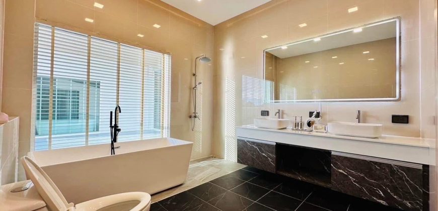 บ้านเดี่ยว Pool Villa พัทยา สุดหรู สไตล์โมเดิร์น บ้านใหม่ 1 ปี  ใกล้แหล่งท่องเที่ยว