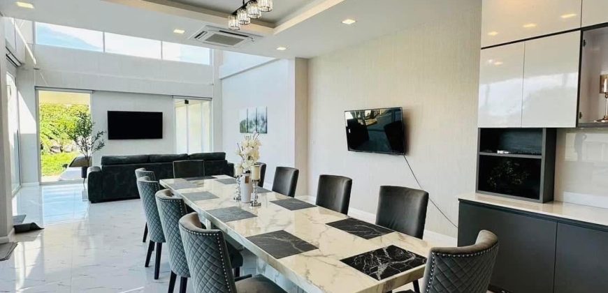 บ้านเดี่ยว Pool Villa พัทยา สุดหรู สไตล์โมเดิร์น บ้านใหม่ 1 ปี  ใกล้แหล่งท่องเที่ยว
