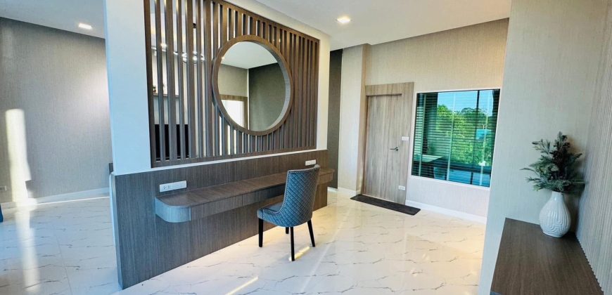 บ้านเดี่ยว Pool Villa พัทยา สุดหรู สไตล์โมเดิร์น บ้านใหม่ 1 ปี  ใกล้แหล่งท่องเที่ยว