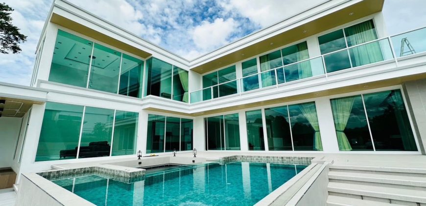 บ้านเดี่ยว Pool Villa พัทยา สุดหรู สไตล์โมเดิร์น บ้านใหม่ 1 ปี  ใกล้แหล่งท่องเที่ยว