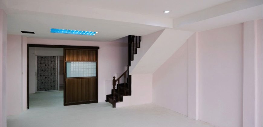 *ทาวน์โฮม 3 ชั้น ต่อเติมเต็มพื้นที่ 4ห้องนอน มบ.รินรดา อ่อนนุช46
