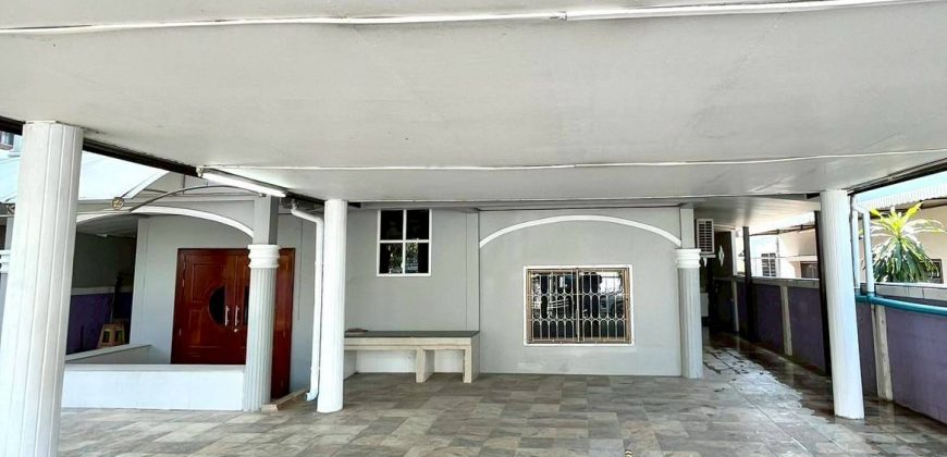 บ้านเดี่ยว หมู่บ้านบูรพาวิลล่า พื้นที่ 76 ตรว. ใกล้ทางด่วนศรีรัช ราคาพิเศษ 5.5 ล้าน หลังสุดซอย เงียบสงบ