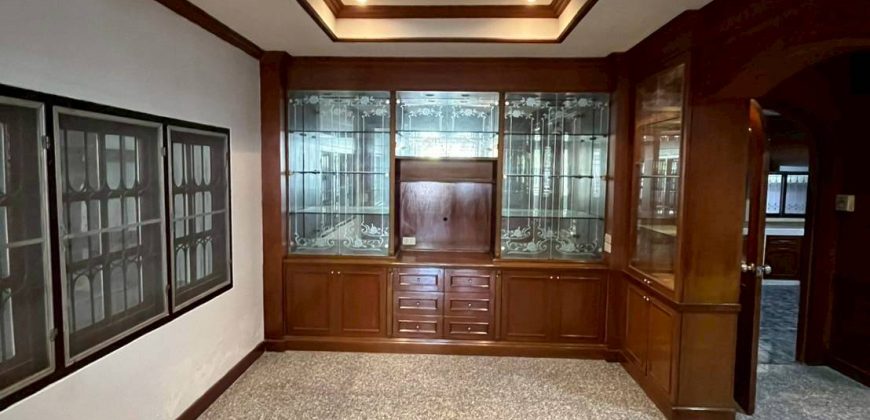 บ้านเดี่ยว หมู่บ้านบูรพาวิลล่า พื้นที่ 76 ตรว. ใกล้ทางด่วนศรีรัช ราคาพิเศษ 5.5 ล้าน หลังสุดซอย เงียบสงบ