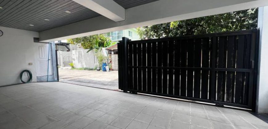 บ้านเดี่ยว 3 ชั้น สไตล์โมเดิร์น พร้อมสระว่ายน้ำส่วนตัว ลาดพร้าว-วังหิน ลดพิเศษจาก 15 ล้าน เหลือ 12.9 ล้านบาท!
