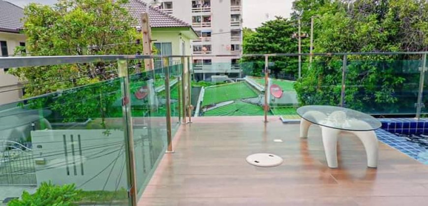 บ้านเดี่ยว 3 ชั้น สไตล์โมเดิร์น พร้อมสระว่ายน้ำส่วนตัว ลาดพร้าว-วังหิน ลดพิเศษจาก 15 ล้าน เหลือ 12.9 ล้านบาท!