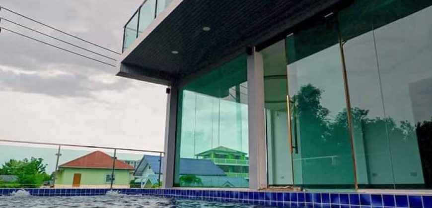 บ้านเดี่ยว 3 ชั้น สไตล์โมเดิร์น พร้อมสระว่ายน้ำส่วนตัว ลาดพร้าว-วังหิน ลดพิเศษจาก 15 ล้าน เหลือ 12.9 ล้านบาท!