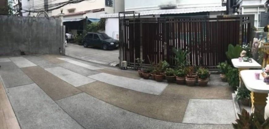 บ้านเดี่ยว 50 ตรว. ซอยประชาสังเคราะห์29 ใกล้ ม.หอการค้า 400ม. และ MRT ห้วยขวาง 5 ห้องนอน 13 ล้าน